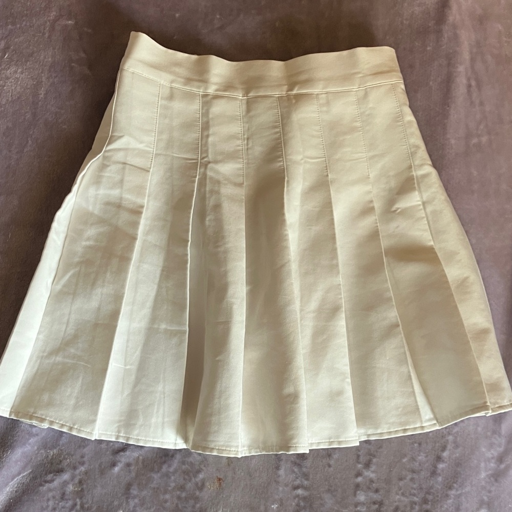 Elegant White Pleated Skirt